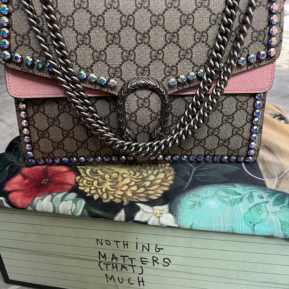 Gucci large Dionysus GG Supreme
shoulder bag with pink suede and crystals. - Picture 2 of 5